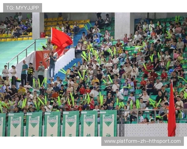 足球远射世界波：点燃赛场的绝美瞬间